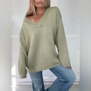 American Eagle Olive Green V-Neck Women's Sweater NWT